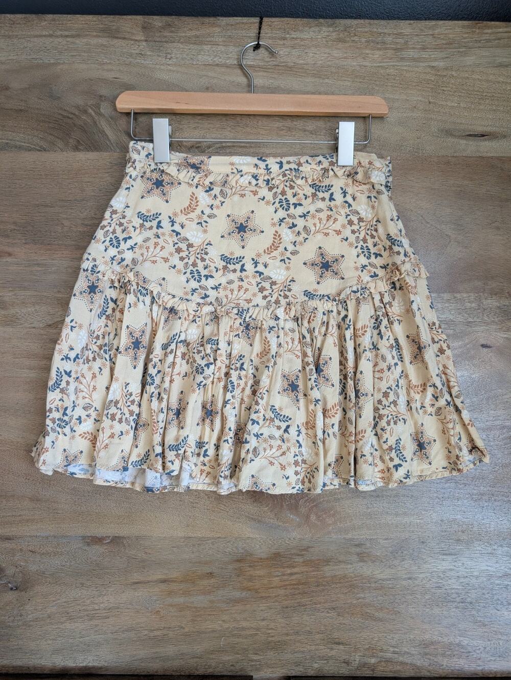 Spell & the Gypsy Collective Celestial Mini Skirt Womens M Beige Navy Floral NWT
